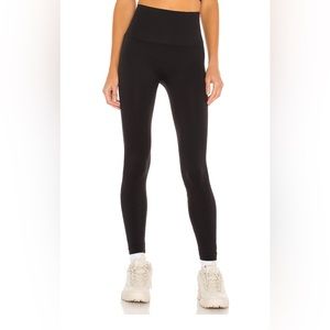 SPANX, NWT! Look At Me Now Seamless Leggings. Color: Very Black. Size S
